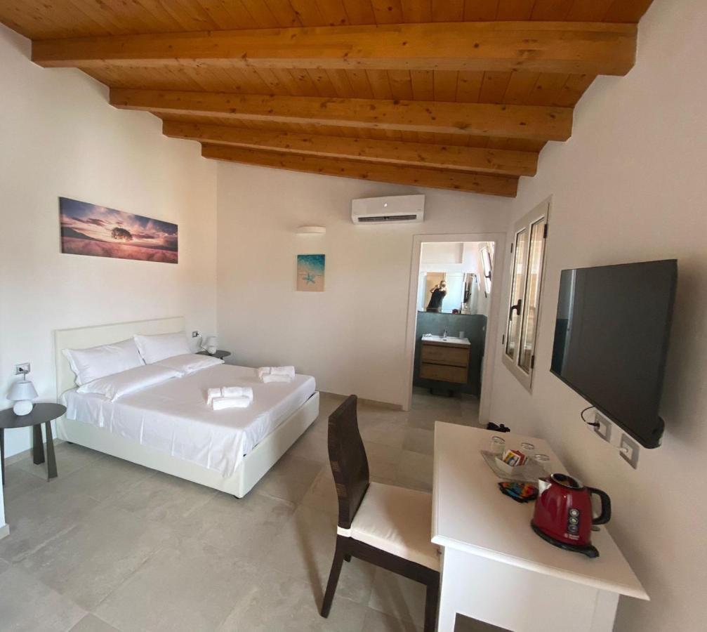 Punto Zero Rooms San Teodoro  Exteriör bild