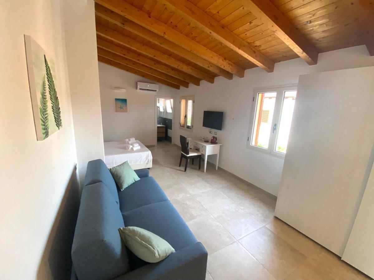 Punto Zero Rooms San Teodoro  Exteriör bild